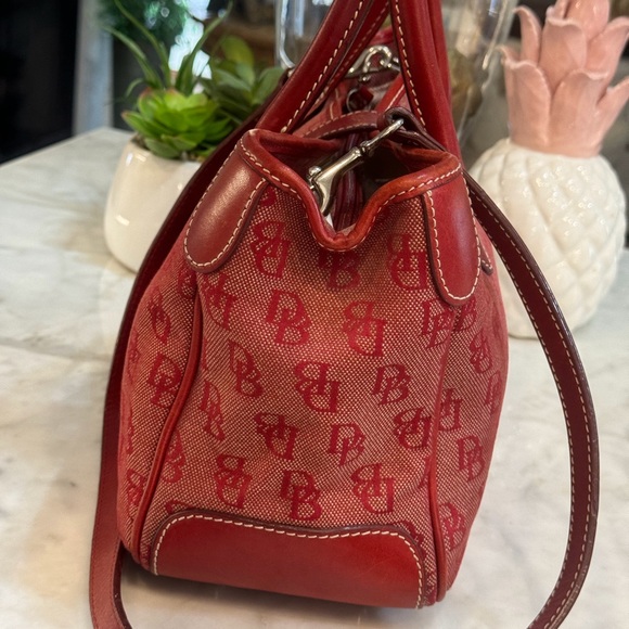 ❤️DOONEY & BOURKE RED SIGNATURE SATCHEL! - Picture 6 of 9
